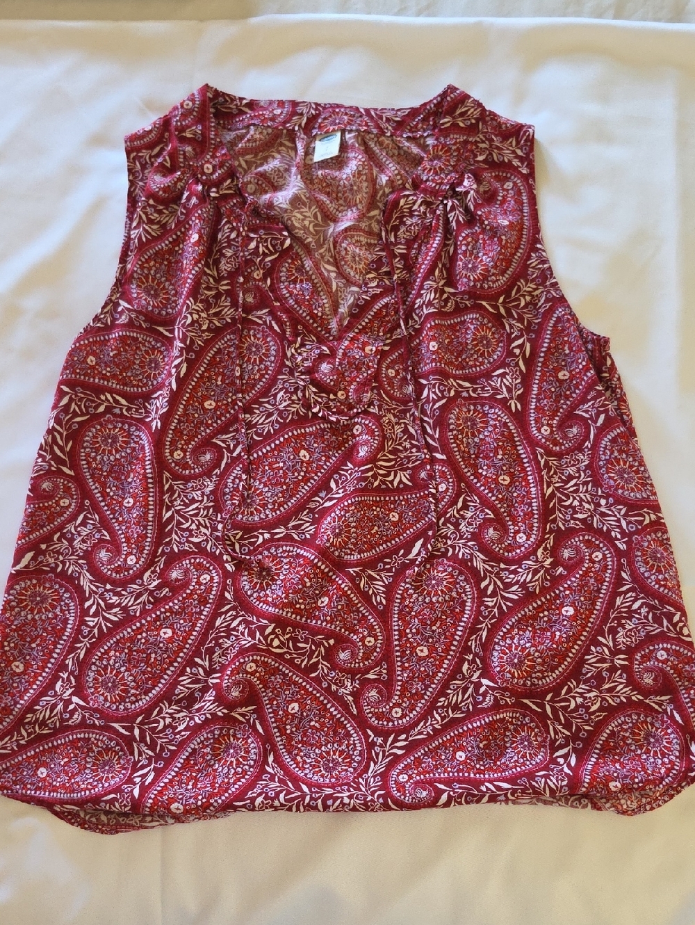 Old Navy Red White Paisley Patterned Sleeveless V-Neck Tank Top Blouse Small